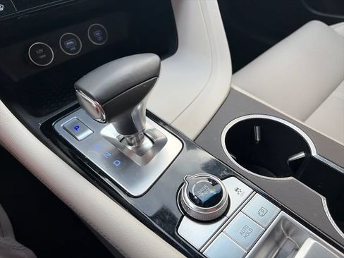 Used 2025 Genesis G70 2.5T RWD image 21