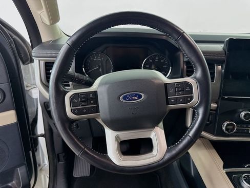 Used 2022 Ford Expedition XLT image 12