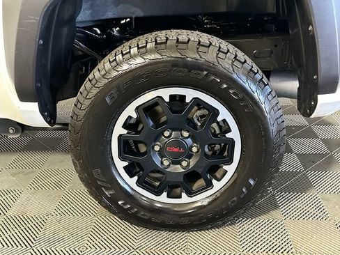 Certified 2025 Toyota Tacoma TRD Off-Road image 30