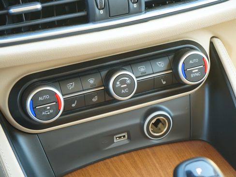 Used 2018 Alfa Romeo Stelvio Ti Lusso image 29