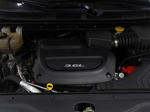 Used 2017 Chrysler Pacifica Limited image 30