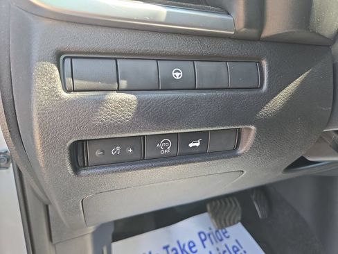 Used 2024 Nissan Rogue SV FWD image 20
