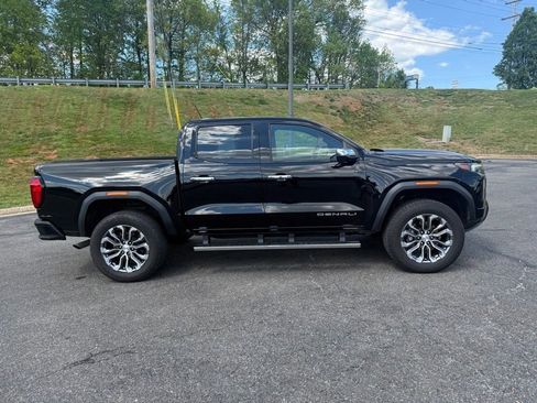 Used 2023 GMC Canyon Denali image 8