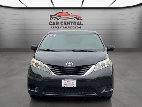 Used 2016 Toyota Sienna LE image 9