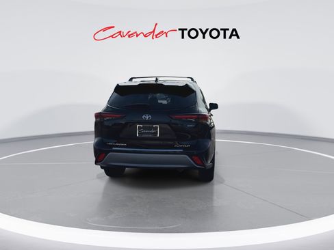 Used 2026 Toyota Highlander Platinum AWD/4WD image 7