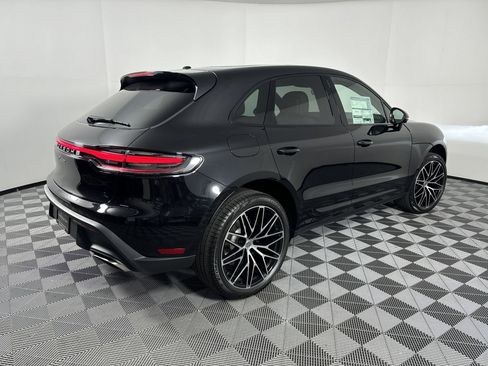 Certified 2025 Porsche Macan image 7