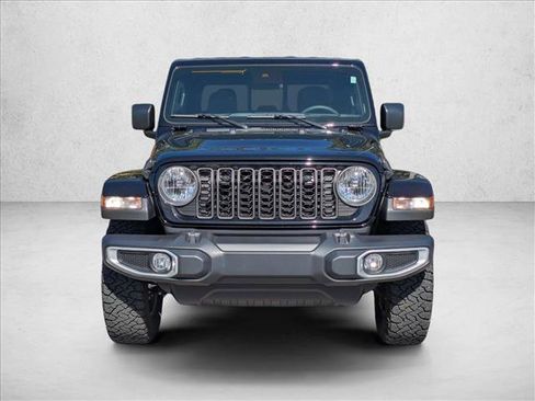 Used 2024 Jeep Gladiator Sport image 2