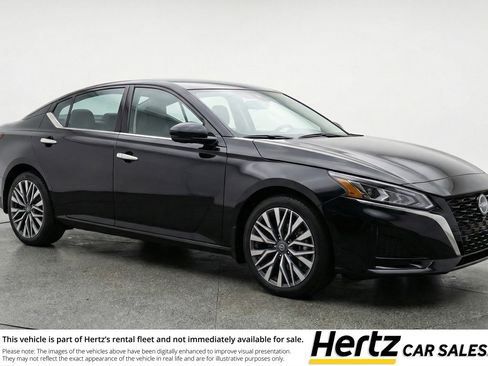 Used 2025 Nissan Altima 2.5 SV image 1