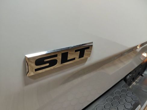 Used 2023 RAM 1500 Classic SLT w/ Protection Group AWD/4WD image 16