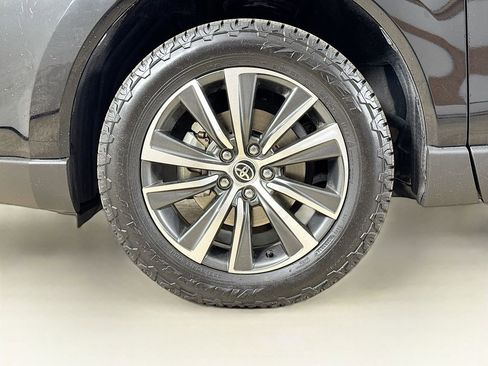 Certified 2022 Toyota Venza LE AWD/4WD image 25