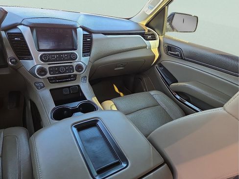 Used 2020 GMC Yukon SLT w/ Premium Edition image 12