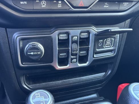 Used 2023 Jeep Gladiator Overland image 24