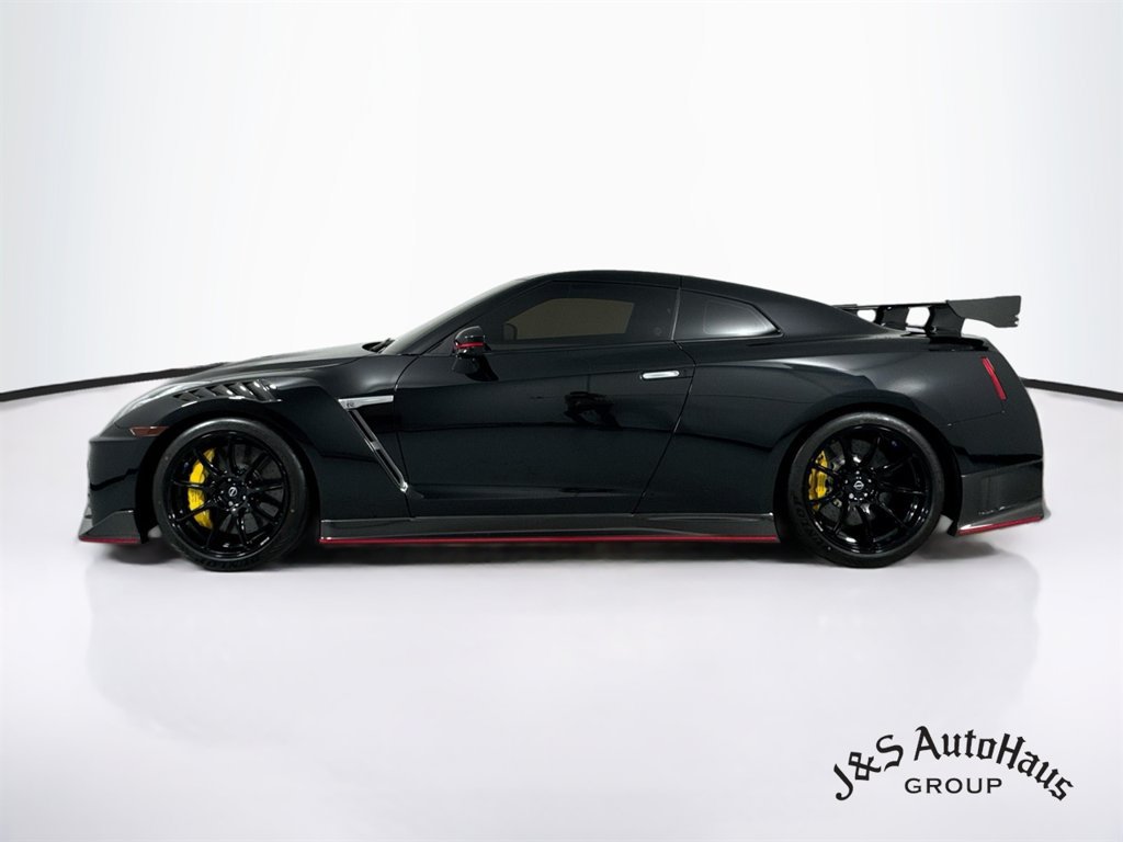 Used 2023 Nissan GT-R NISMO w/ Floor Mat Package AWD/4WD image 4