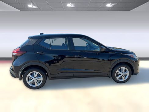 New 2025 Nissan Kicks Play S image 8