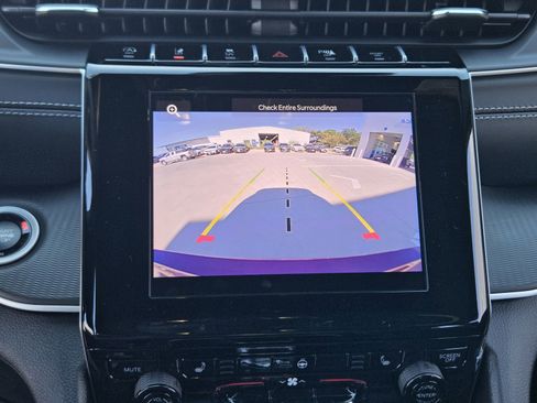 New 2025 Jeep Grand Cherokee L Altitude image 16