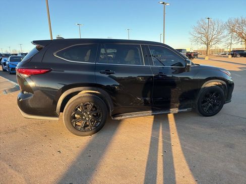 Used 2022 Toyota Highlander LE image 7