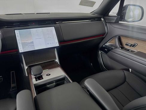 New 2025 Land Rover Range Rover Long Wheelbase SE image 24