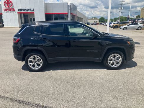 Used 2025 Jeep Compass Latitude w/ Sun & Sound Group AWD/4WD image 8