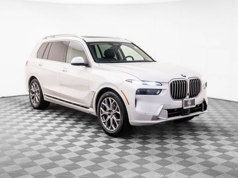 Certified 2025 BMW X7 xDrive40i w/ Executive Package image 7