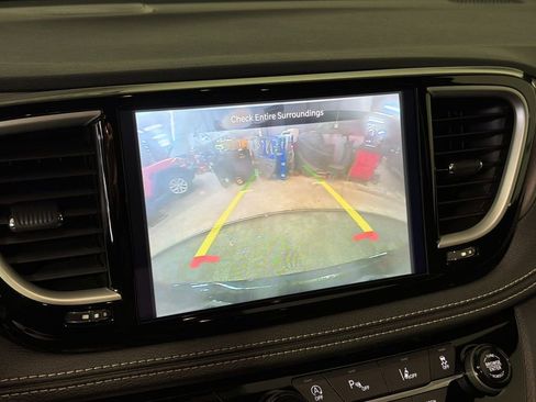 New 2026 Chrysler Pacifica Select FWD image 21