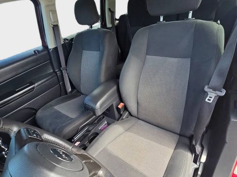 Used 2017 Jeep Patriot Latitude FWD image 10