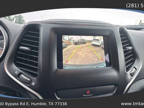 Used 2020 Jeep Cherokee Latitude w/ Cold Weather Group AWD/4WD image 19