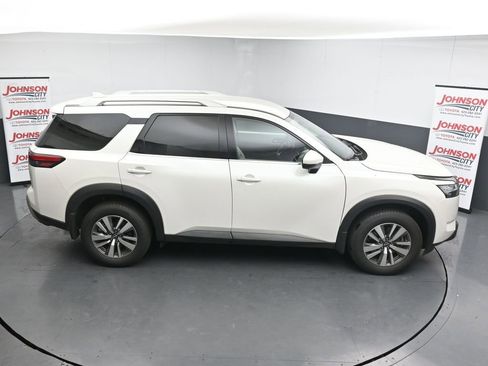 Used 2023 Nissan Pathfinder SL AWD/4WD image 17