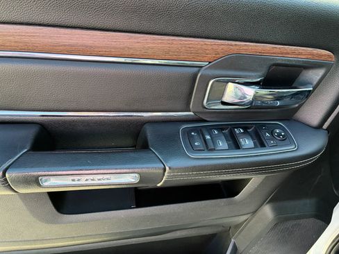 Used 2018 RAM 1500 Laramie AWD/4WD image 16