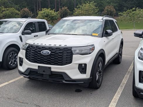 Certified 2025 Ford Explorer ST-Line w/ Premium Package AWD/4WD image 3
