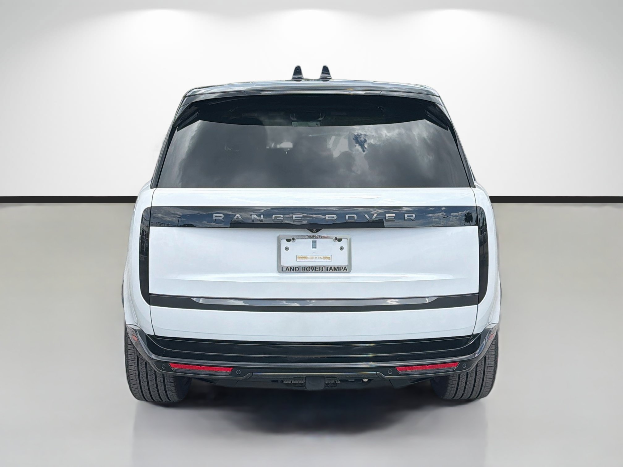 New 2026 Land Rover Range Rover Long Wheelbase SE AWD/4WD image 4