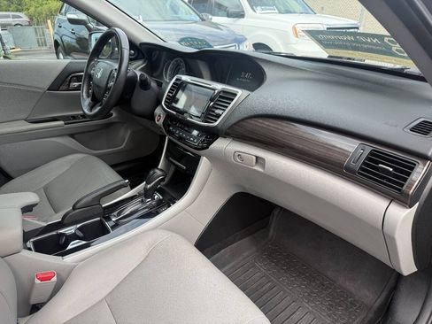 Used 2016 Honda Accord Touring image 27
