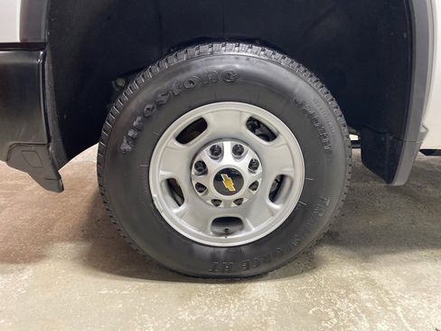 Used 2025 Chevrolet Silverado 2500 W/T w/ WT Convenience Package image 8