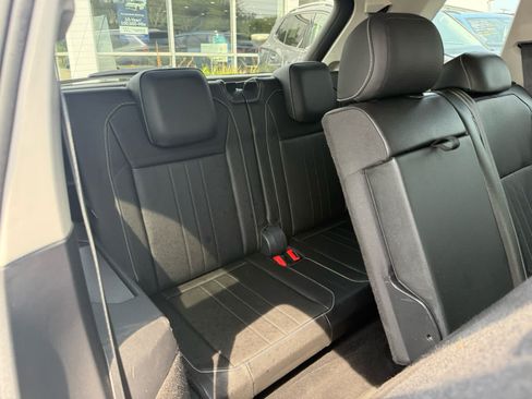 Certified 2023 Volkswagen Tiguan SE FWD image 13