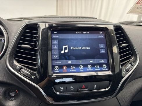 Used 2021 Jeep Cherokee Limited image 18