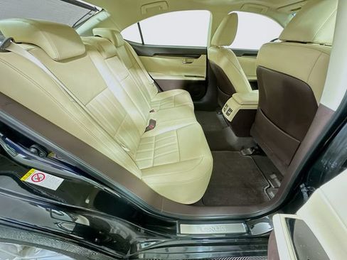 Used 2016 Lexus ES 350 w/ Luxury Package w/Wood Trim FWD image 27