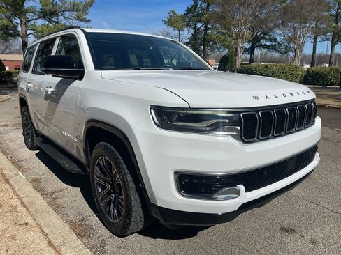 Used 2023 Jeep Wagoneer 4WD w/ Premium Group I image 7