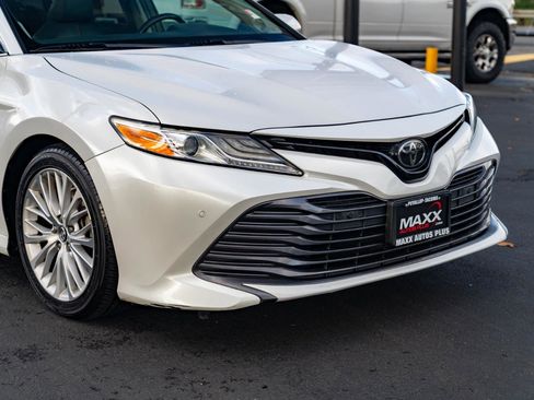 Used 2018 Toyota Camry XLE image 6