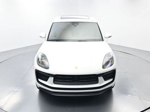 Used 2025 Porsche Macan image 48