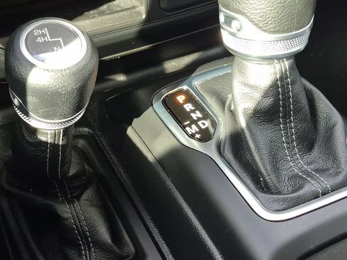 Used 2025 Jeep Gladiator Sport AWD/4WD image 11