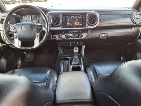 Used 2019 Toyota Tacoma Limited image 17