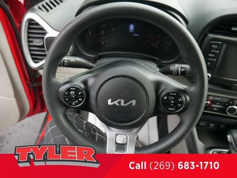 Used 2022 Kia Soul LX image 28