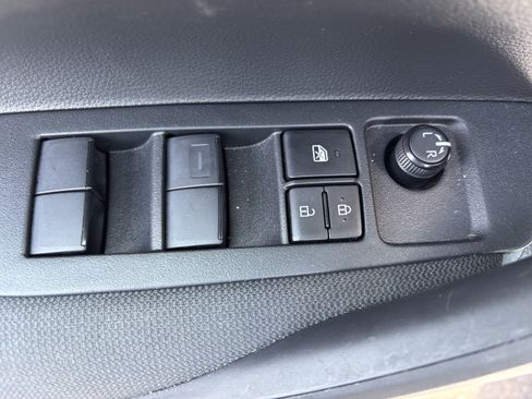 Used 2025 Toyota Corolla LE FWD image 15