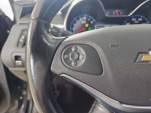 Used 2018 Chevrolet Impala LT FWD image 21