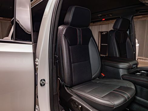 Used 2025 Chevrolet Suburban RST w/ Comfort Package image 27