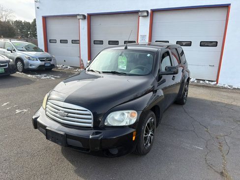 Used 2009 Chevrolet HHR LT image 2