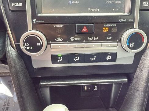 Used 2014 Toyota Camry SE w/ Moonroof Package FWD image 33