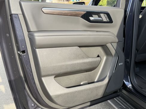 New 2026 Chevrolet Suburban LT w/ Comfort Package image 30