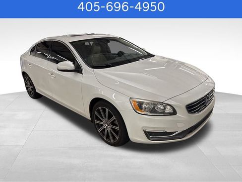 Used 2017 Volvo S60 T5 Inscription FWD image 2