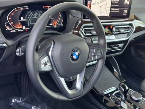 Used 2025 BMW X4 xDrive30i image 16
