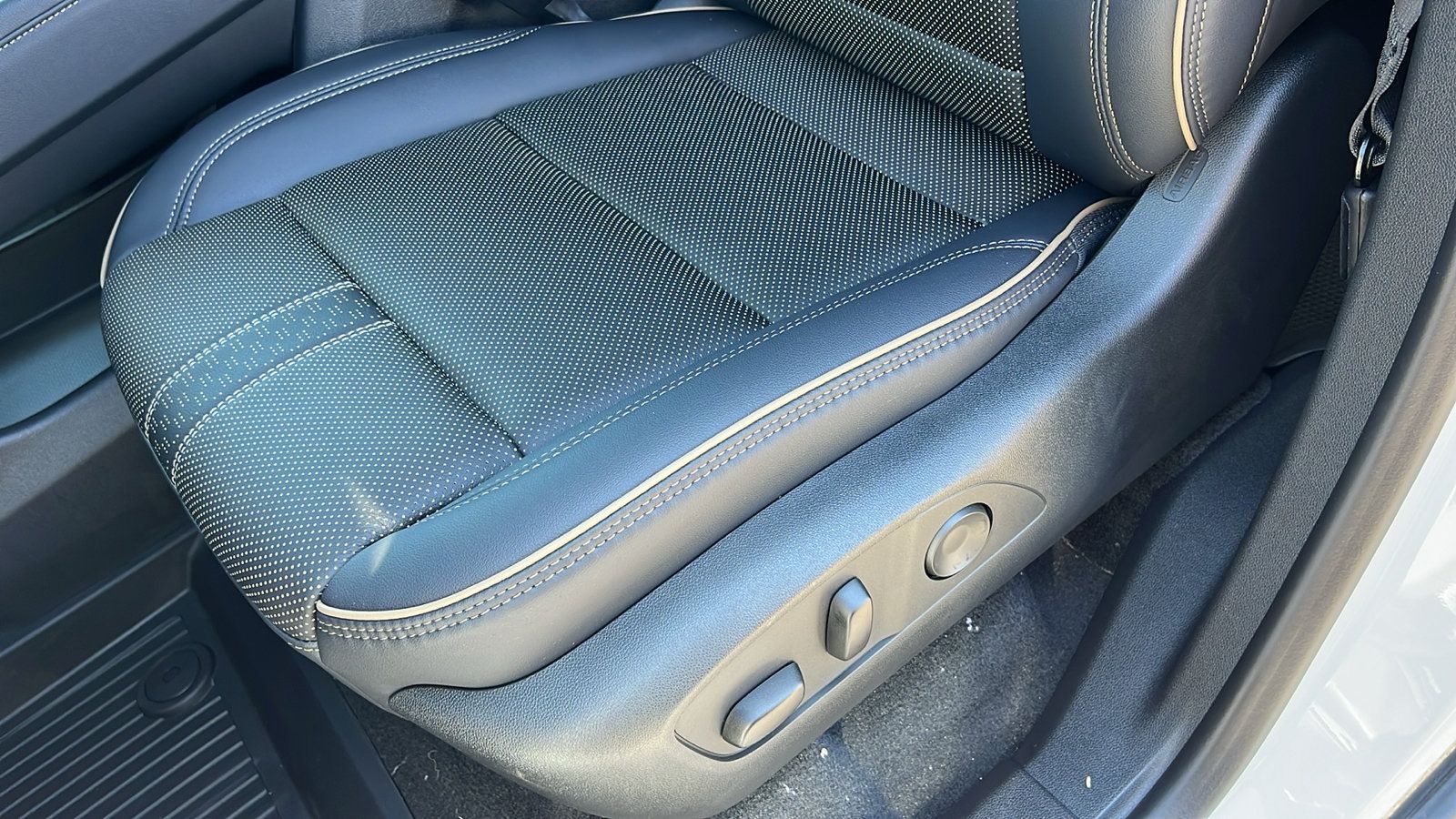 New 2026 Chevrolet Traverse High Country w/ LPO, Floor Liner Package AWD/4WD image 21
